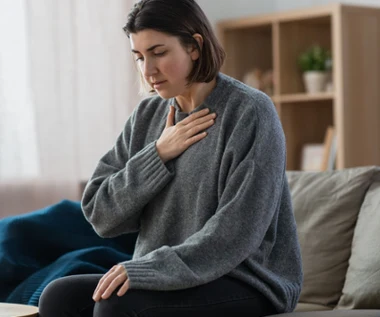 Słyszy to lekarz lub czujesz przy oddychaniu. Czym są szmery i świsty oddechowe? 