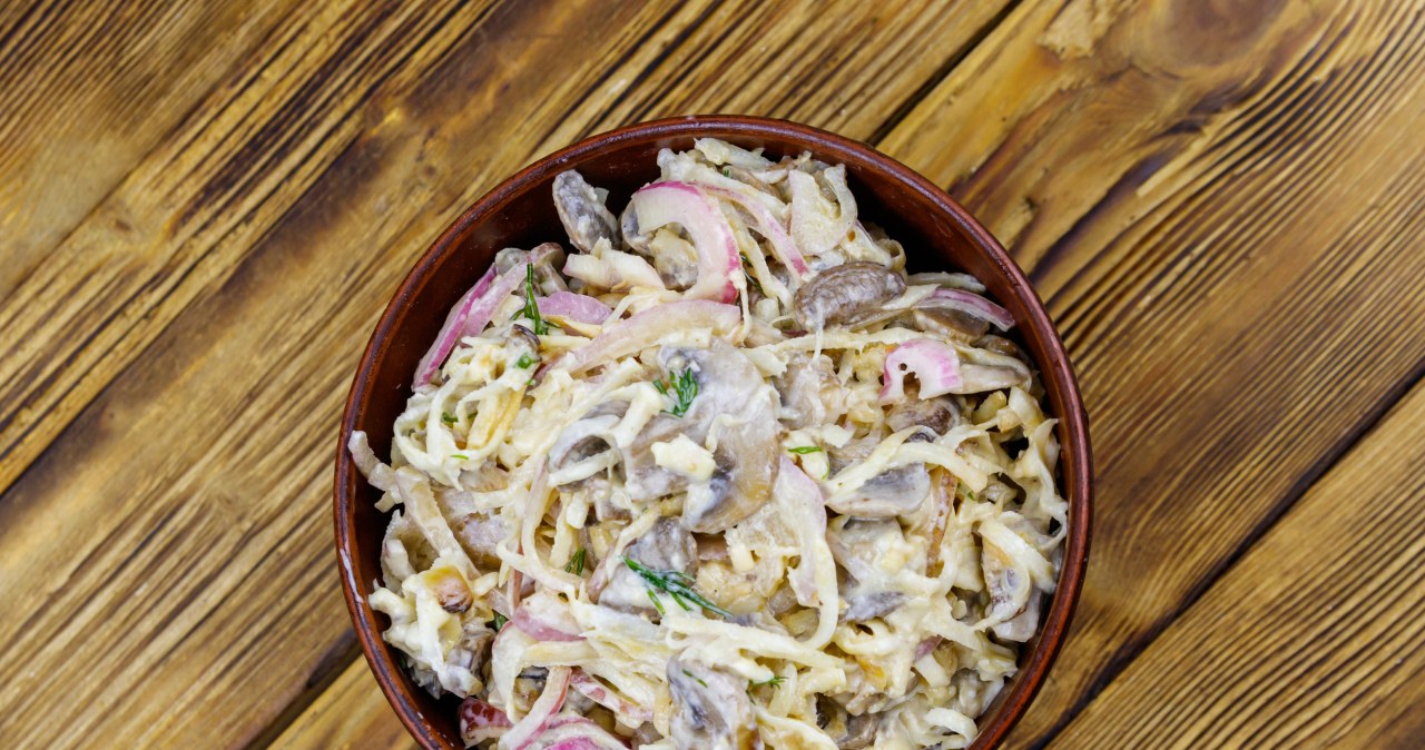 Smaczna sałatka majonezowa z pieczarkami /OlyaSolodenko /123RF/PICSEL