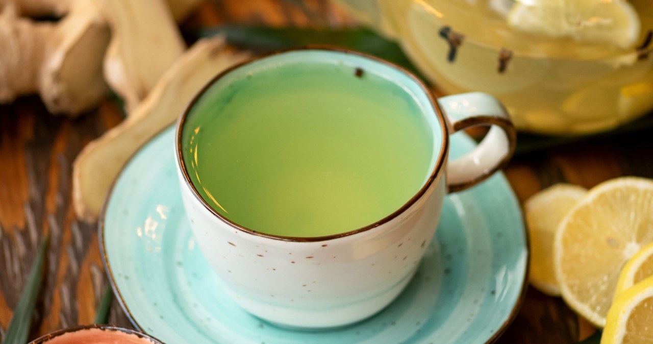 Smak zielonej herbaty warto wzbogacić naturalnymi dodatkami /artkozlov /123RF/PICSEL