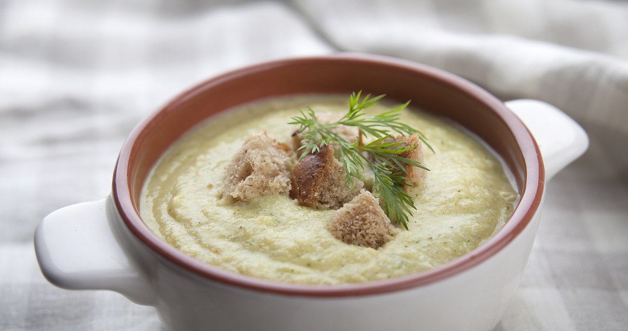 Smakowita i zdrowa zupa krem z kiszonych ogórków. Jak ją przygotować? /Pixel