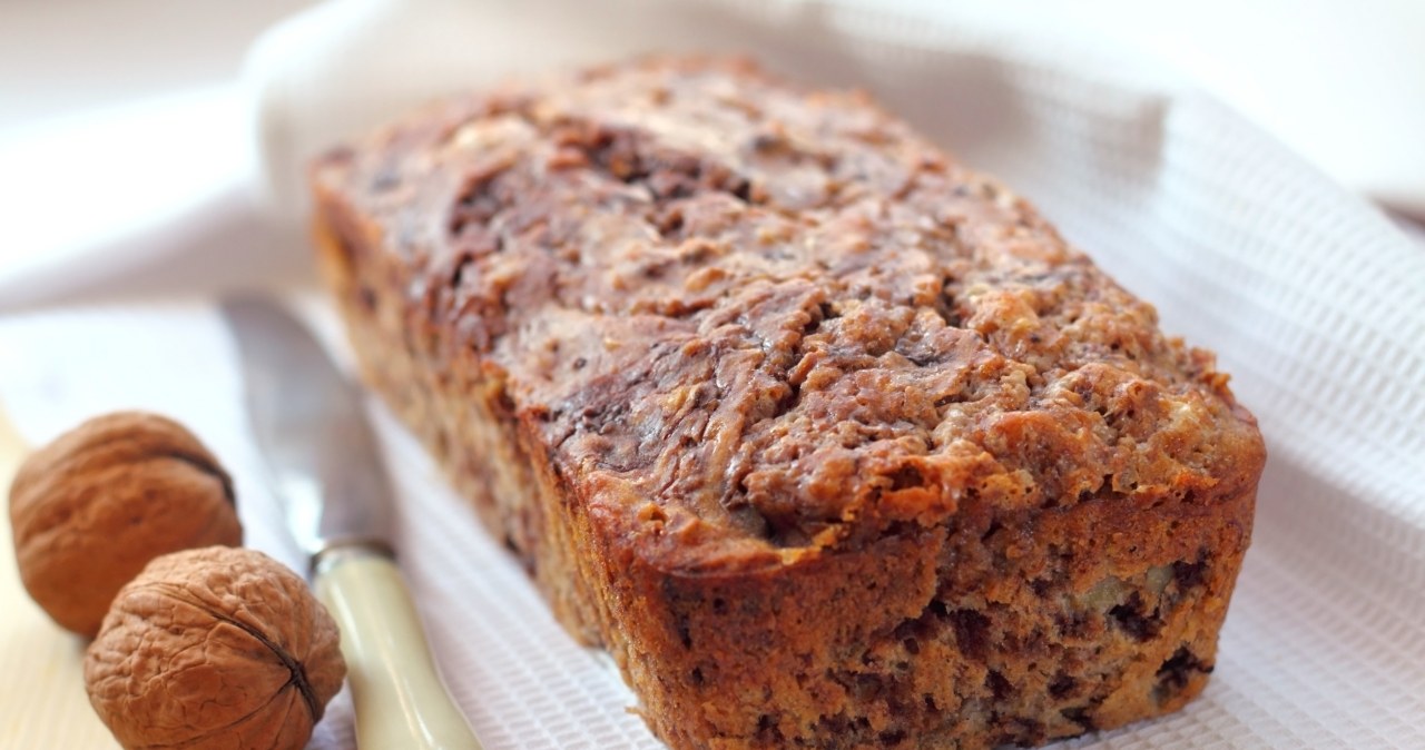 Smakowite ciasto z orzechami włoskimi to pyszny pomysł na podwieczorek /taiftin /123RF/PICSEL