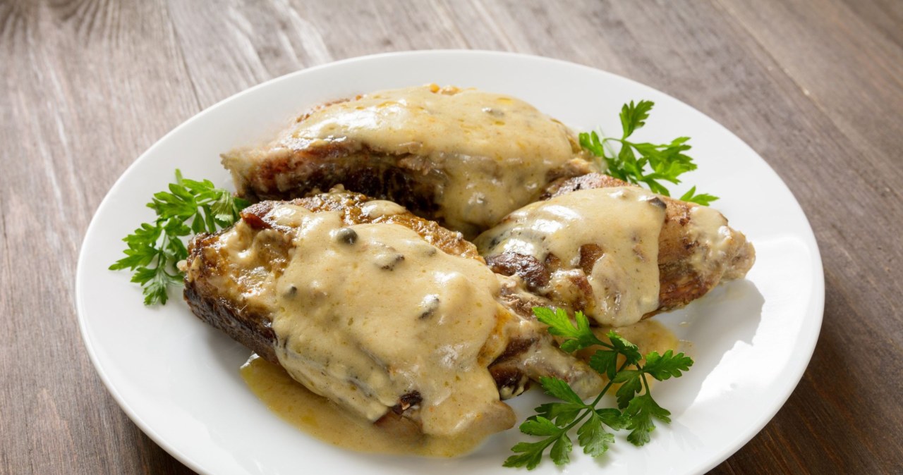 Smakowite polędwiczki w wyrazistym sosie chrzanowym /robert6666 /123RF/PICSEL