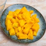 Smakuje jak mango, pachnie miodem i wanilią. Dobrze działa na serce, poprawia jędrność skóry