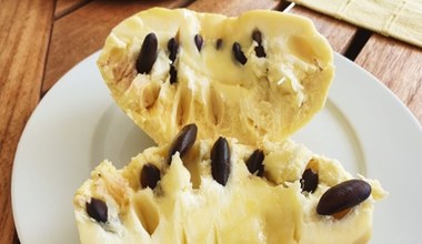 Smakuje jak połączenie banana, mango i ananasa. Dobry na serce i kości, ma dużo witaminy C