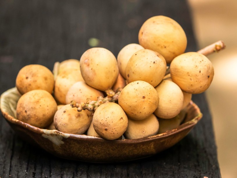 Smakuje jak połączenie grejpfruta z winogronami. Soczysty miąższ ma dużo witaminy A, jedz, gdy masz migreny