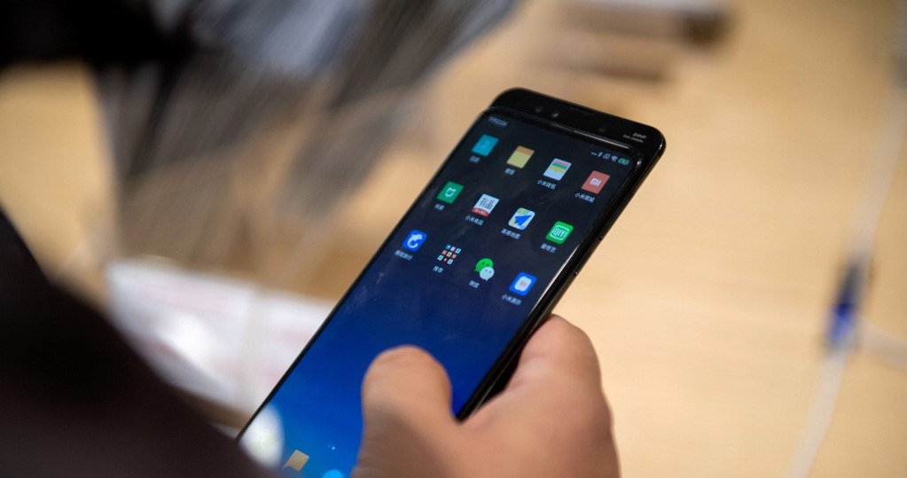 Smartfony kupione w Chinach szpiegują na masową skalę. /AFP