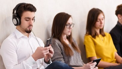 Smartfony magnesem dla młodzieży z problemami psychicznymi