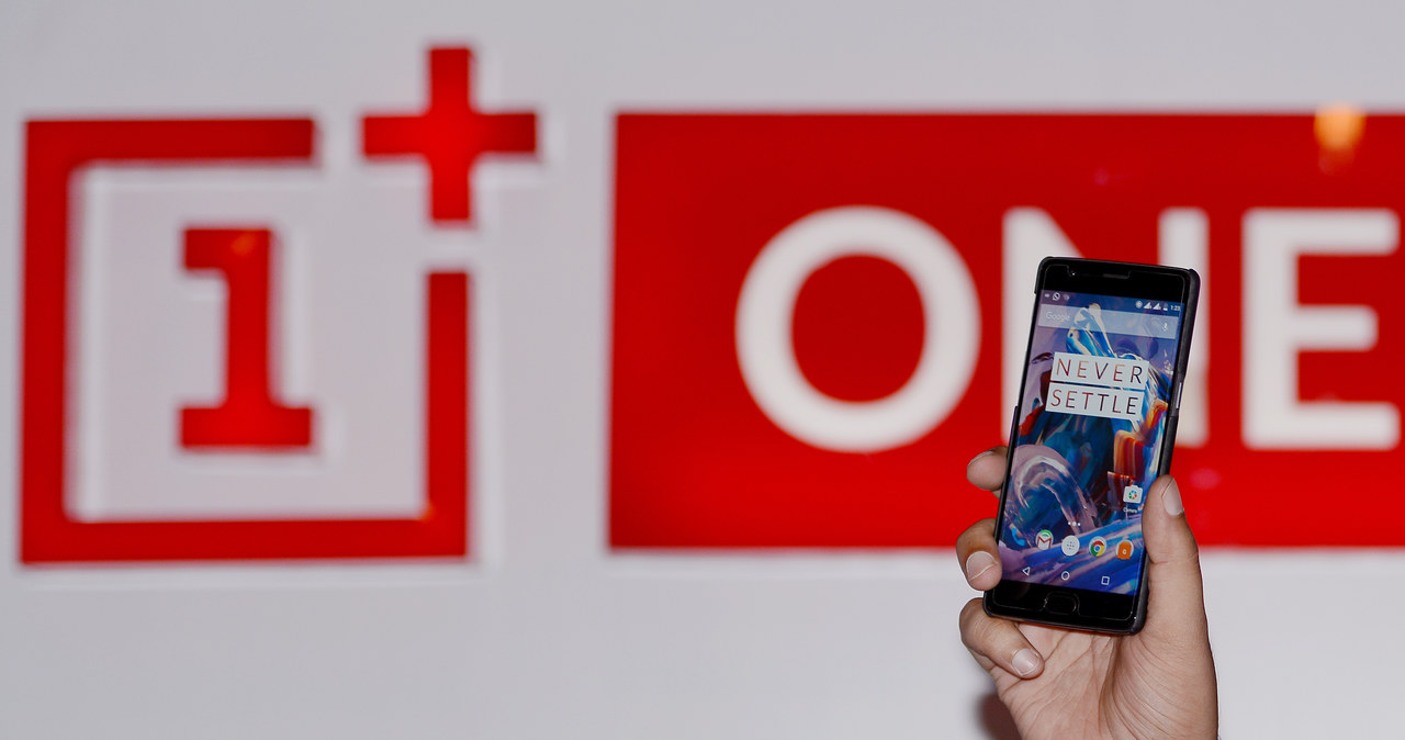 Smartfony OnePlus póki co nie doczekają się wsparcia dla bezprzewodowego ładowania /AFP