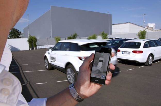 Smartofem wezwiamy auto, które samo wyjedzie z parkingu /Informacja prasowa