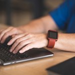 Smartwatch szpiegiem? Nawet komputer offline może wysyłać dane