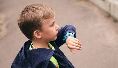 Smartwatche dla dzieci mają poważne luki. Mogą śledzić i podsłuchiwać