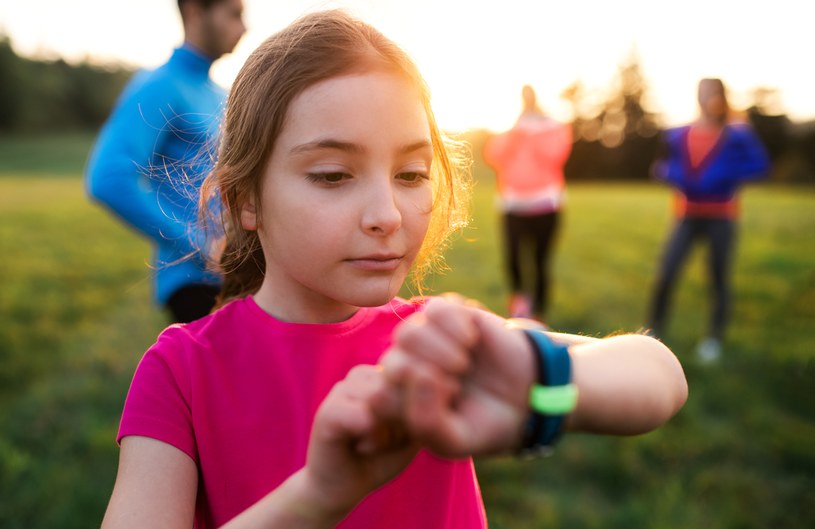 Smartwatche dla dzieci są kolorowe i bardzo efektowne. Mogą być oryginalnym prezentem na komunię. /123RF/PICSEL