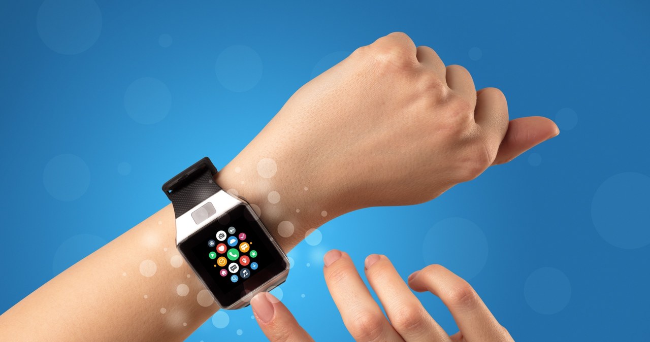 Smartwatche i smartbandy motywują do aktywności, ale są też siedliskiem bakterii. /123RF/PICSEL