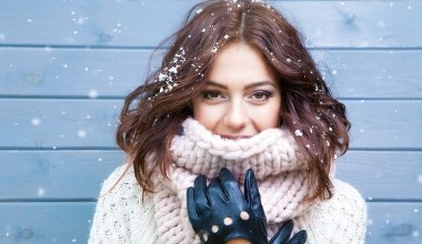 Smaruj tym twarz przed wyjściem na mróz. Unikniesz bolesnego przesuszenia 