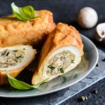 Smażę naleśniki, przygotowuję farsz. Roladki poznańskie rozpływają się w ustach