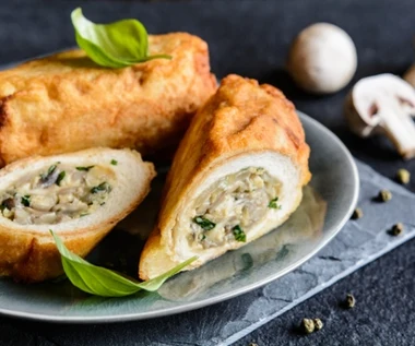 Smażę naleśniki, przygotowuję farsz. Roladki poznańskie rozpływają się w ustach