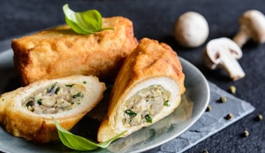 Smażę naleśniki, przygotowuję farsz. Roladki poznańskie rozpływają się w ustach