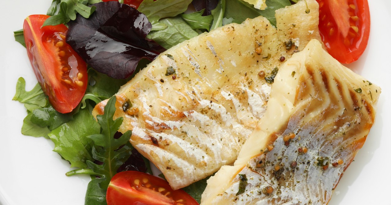 Smażony filet z sandacza to świetna propozycja na lekki obiad czy kolację /liudmilachernetska /123RF/PICSEL