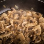 Smażysz tak pieczarki? Dlatego wychodzą ciemne i pozbawione smaku