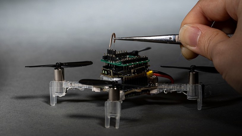 Smellicopter, czyli hybryda drona i ćmy trafi do amerykańskiej armii [FILM] /Geekweek