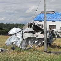 Zniszczenia po trąbie powietrznej w Smętowie w Pomorskiem