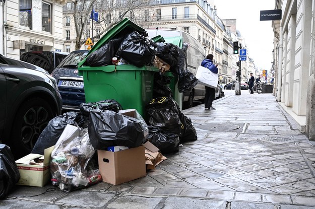 Śmieci na ulicach Paryża /	Stevens Tomas /PAP/Abaca