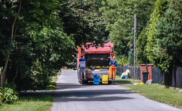 Śmieciarka potrąciła kobietę. Tragiczny wypadek w Krakowie