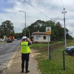 Śmieciarka uszkodziła trakcję kolejową. Pociągi nie kursują