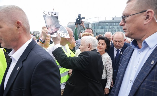 "Śmiecie, które tu stoją". Kaczyńskiemu puściły nerwy na miesięcznicy