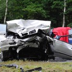 Śmierć 14-letniej  pasażerki bmw i kierowcy volkswagena. Zdjęcia ku przestrodze
