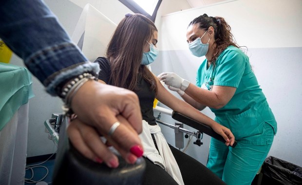 Śmierć 18-latki po szczepieniu preparatem AstraZeneca