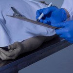 Śmierć byłego prokuratora i jego syna. Przeprowadzono sekcję zwłok