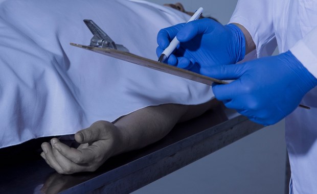 Śmierć byłego prokuratora i jego syna. Przeprowadzono sekcję zwłok