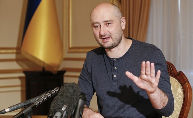 ​Śmierć i zmartwychwstanie Arkadija Babczenki, czyli jak "zabito" dziennikarza