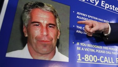 Śmierć Jeffreya Epsteina. Strażnicy miliardera-pedofila usłyszeli zarzuty