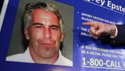 Śmierć Jeffreya Epsteina. Strażnicy miliardera-pedofila usłyszeli zarzuty