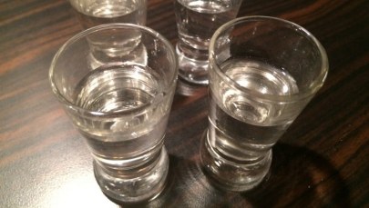 Śmierć na imprezie integracyjnej. 49-latek został przywiązany folią do drzewa