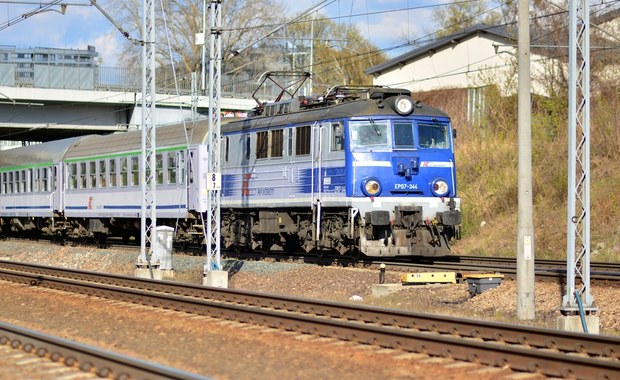 Śmierć na torach w Warszawie. Pociąg potrącił 75-latkę