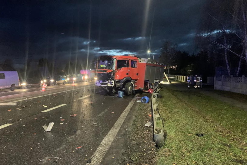 Śmierć ponieśli kierowca wozu strażackiego i jego siedząca obok koleżanka /PAP