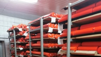 Śmierć pracownicy mleczarni. Kobieta zginęła przygnieciona przez regał z serami