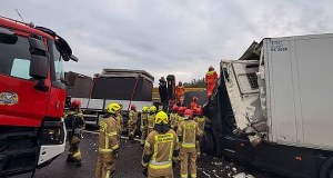 Śmierć przy wymianie koła. Poranna tragedia na A2