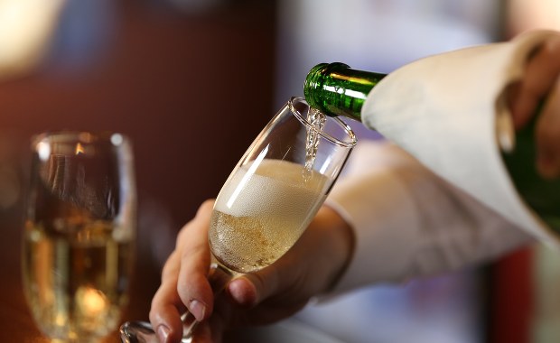 "Śmiercionośna" lampka szampana. 1 osoba nie żyje, 7 w ciężkim stanie 