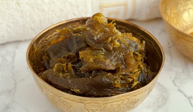 Śmierdzi, ale świetnie działa na skórę. W mig usuwa trądzik i łupież