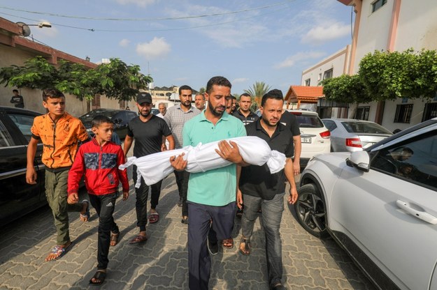 Śmiertelna ofiara izraelskich nalotów na Gazę /Abed Rahim Khatib /PAP/Abaca