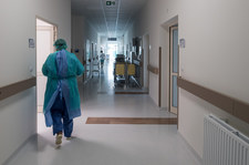 Śmiertelna trzecia fala koronawirusa. Ilu pracowników ochrony zdrowia zmarło? Nowe dane