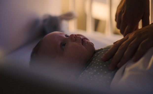 Śmiertelne niebezpieczeństwo w łóżeczku dziecięcym. Lekarka przestrzega