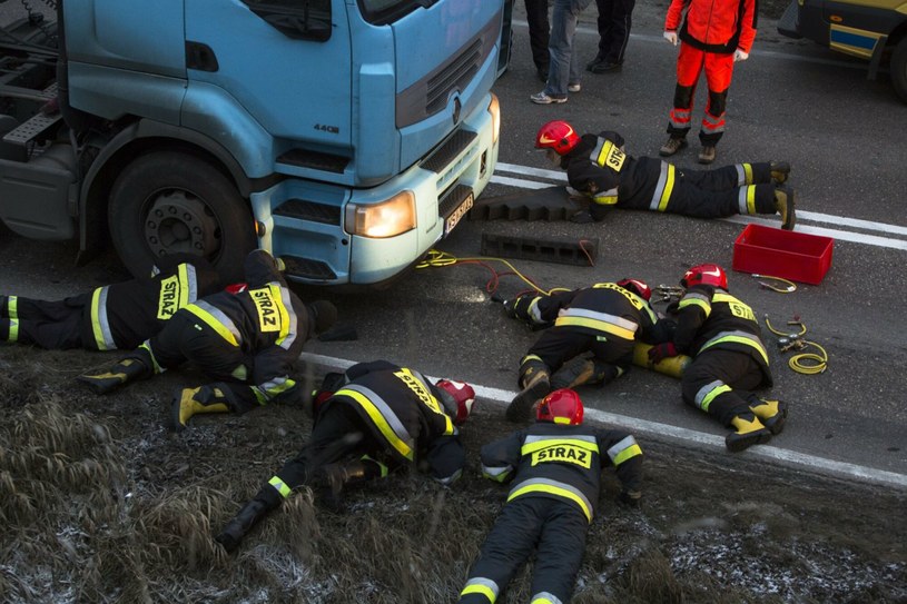 Śmiertelne potrącenie pieszego przez ciężarówkę /fot Marek Maliszewski/REPORTER /Agencja SE/East News