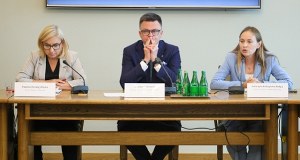 "Śmiertelny bój" w Polsce 2050. Hołownia: Opamiętajcie się
