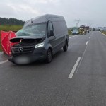 Śmiertelny wypadek. Bus zderzył się z lawetą 