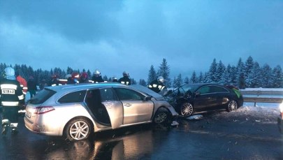 Śmiertelny wypadek na zakopiance. Jedna osoba nie żyje, cztery zostały ranne 